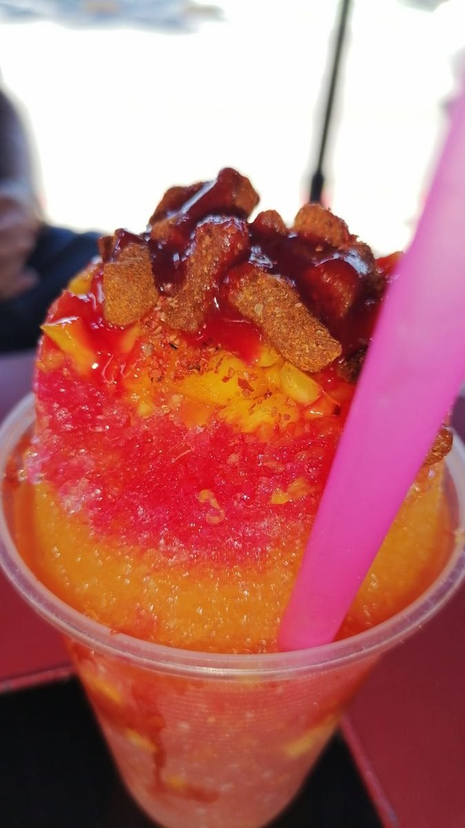 Mango con chile y chamoy